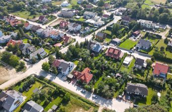 Ulice Glinienko, Janowo, Drogocin i Knyszyn widziane z perspektywy lotu ptaka. Oprócz ulic są domy i zieleń