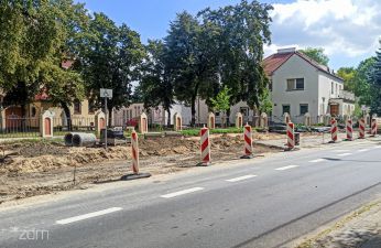 Trwa budowa chodnika po północnej stronie ulicy św. Rocha.