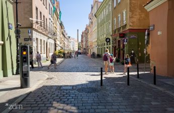 Słupki i kamera rozpoznająca numery rejestracyjne pojazdów ograniczą wjazd na Stary Rynek.