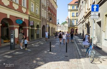 Słupki i kamera rozpoznająca numery rejestracyjne pojazdów ograniczą wjazd na Stary Rynek.