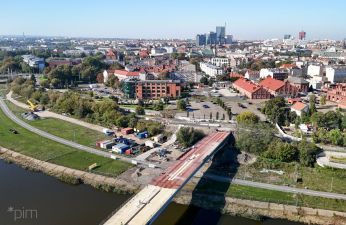 Rozpoczyna się montaż balustrad na mostach pieszo-rowerowych. fot.PIM