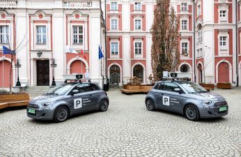 Samochody, wyposażone w kamery i czujniki, odczytują numery rejestracyjne pojazdów i sprawdzają, czy zostało opłacone parkowanie. fot. Bartosz Jankowski / ZDM