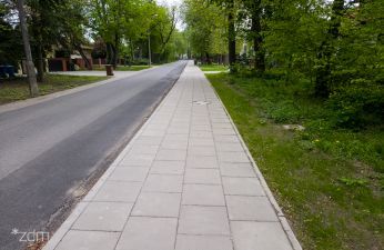 Mieszkańcy korzystają już z nowego chodnika na ulicy Plonowej. fot. Bartosz Jankowski / ZDM