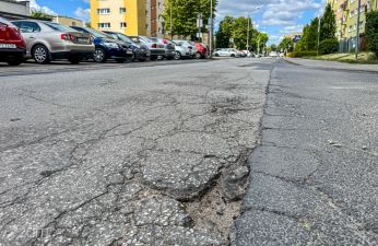 Nawierzchnia na ul. Świt wymaga remontu. fot. Bartosz Szczepaniak / ZDM