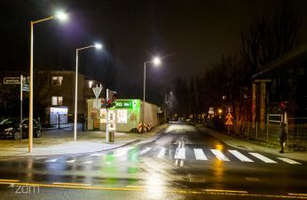 Doświetlone przejście dla pieszych przez ul. Sielawy. fot. Bartosz Jankowski / ZDM