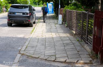 Chodnik na ulicy Rodziewiczówny