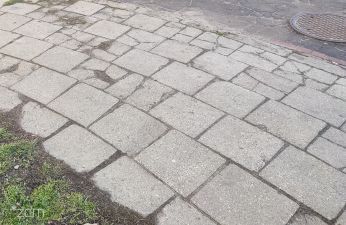 Chodnik na ulicy Konarskiego