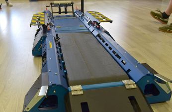 Policja chce kupić urządzenia do badania mocy silników hulajnóg i rowerów elektrycznych, żeby wyłapywać, sprawdzać i karać tych użytkowników jednośladów, których pojazdy przekraczają dozwoloną prędkość. fot. UMP