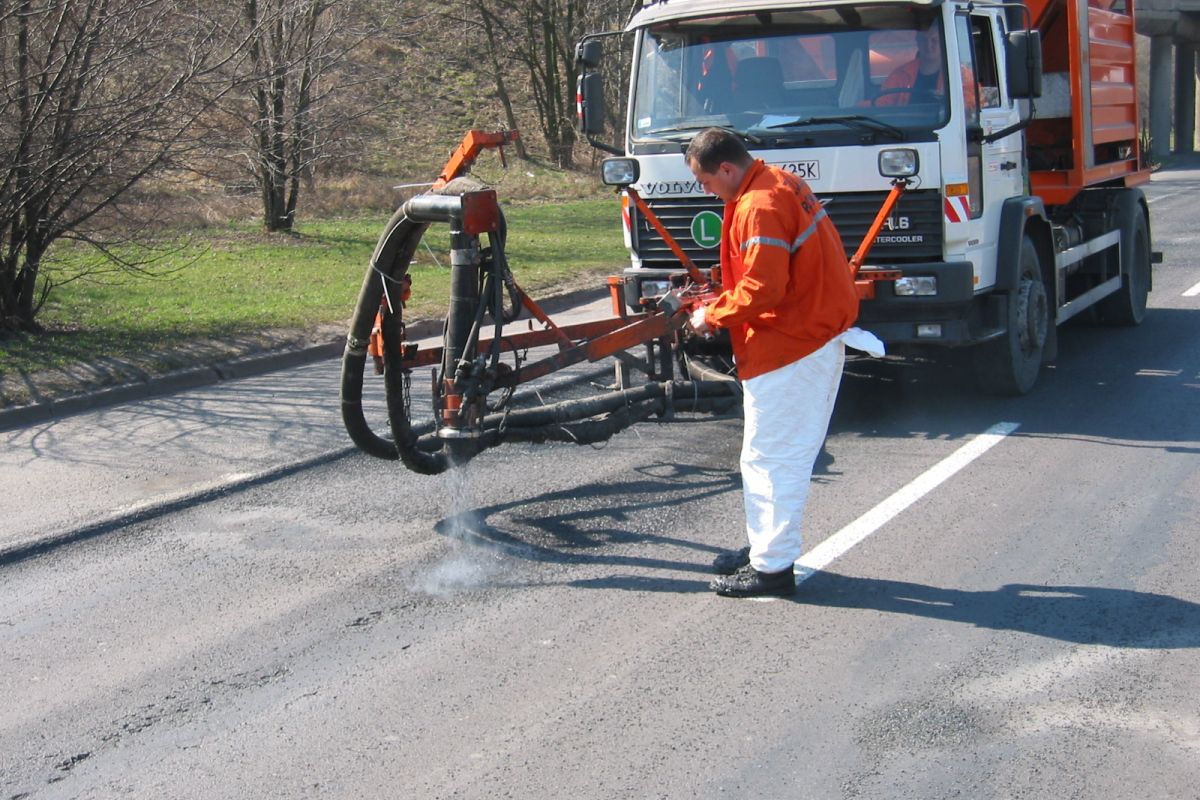 Naparawa nawierzchni jezdni Nowa nawierzchnia na kolejnej części ul. Krzywoustego
