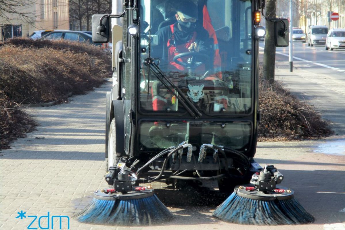 Wiosenne porządki na chodnikach i drogach dla rowerów