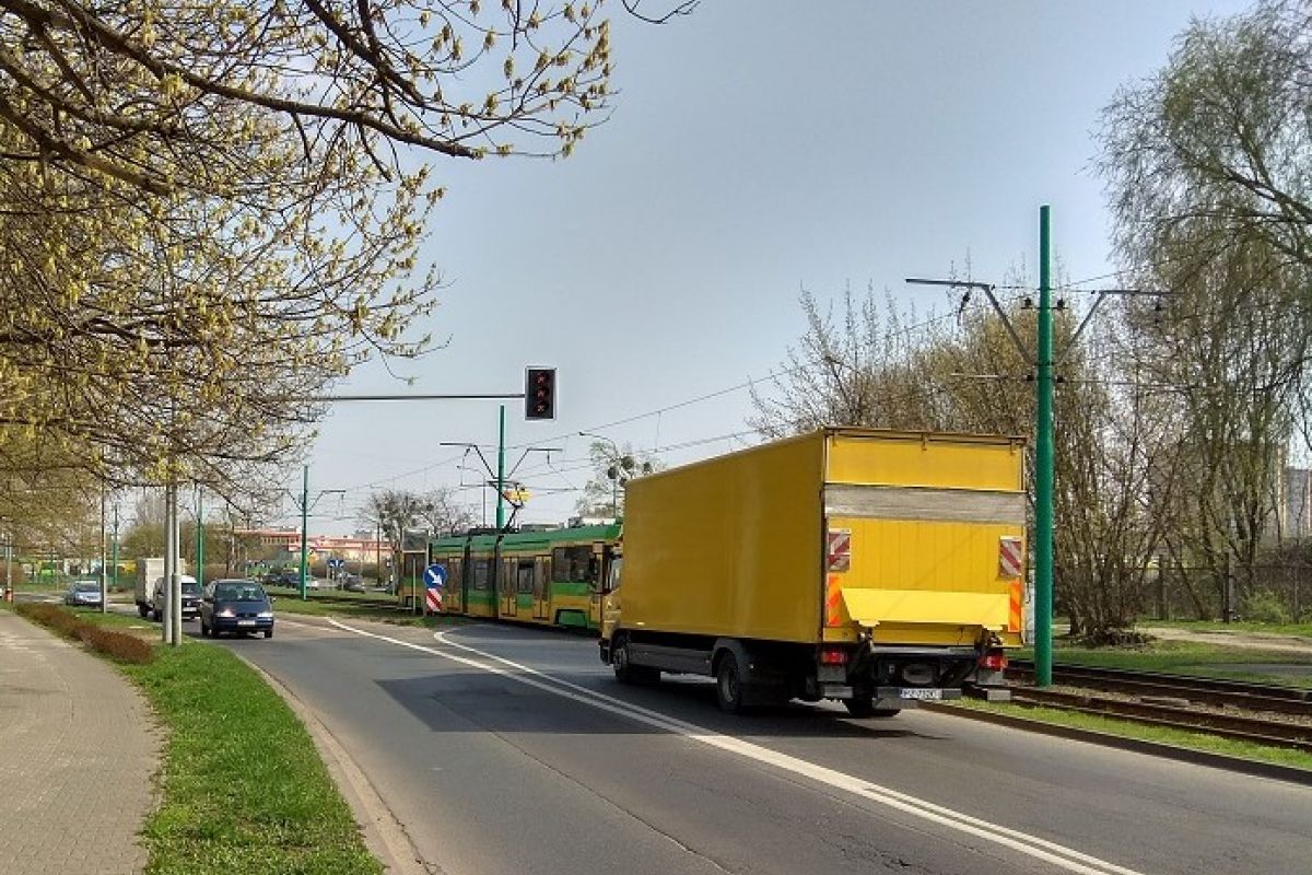 Nowe sygnalizacje świetlne poprawią bezpieczeństwo na drogach Poznania