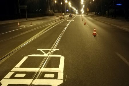 Piktogramy pokazują kierowcom, ile miejsca zajmuje tramwaj