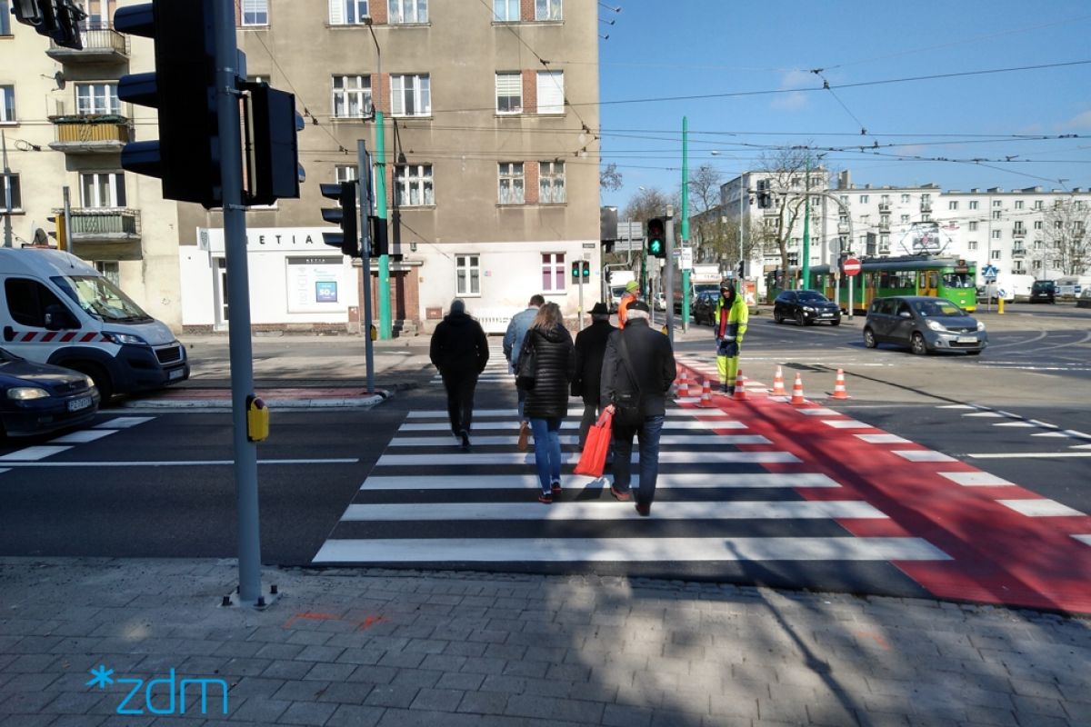 Można korzystać z nowego przejścia dla pieszych przez ul. Głogowską