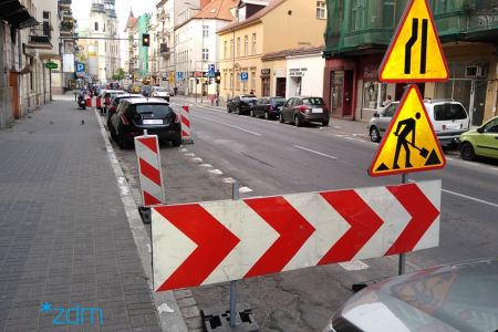 Wygrodzenie części chodnika i miejsc postojowych na Garbarach