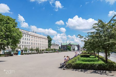 Montaż karuzeli na pl. Wolności