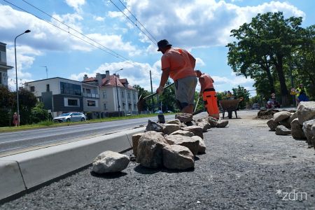 Robotniicy na remotowanej ulicy