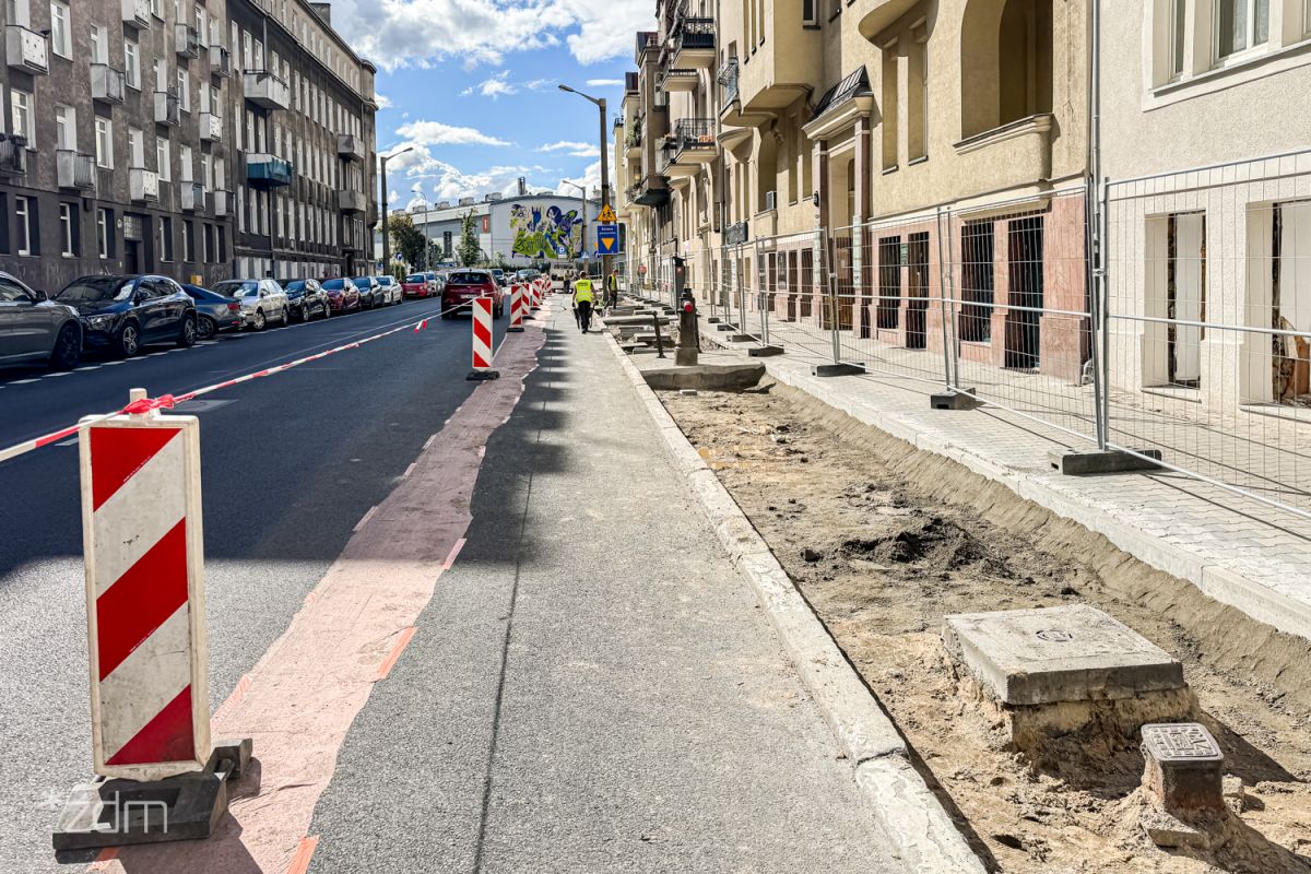 Zieleń zajmie część szerokiego chodnika na ul. Zeylanda