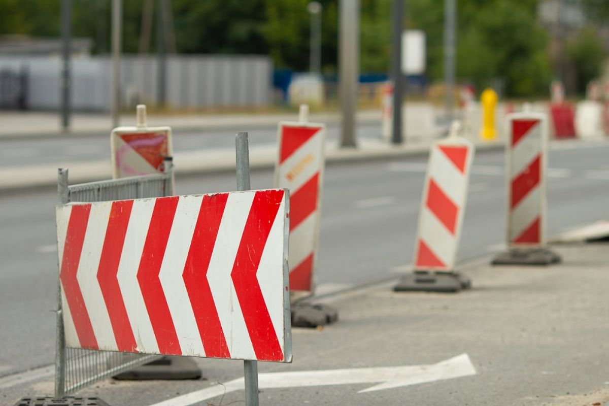 Zwężenie pod remontowanym wiaduktem na ul. Niestachowskiej