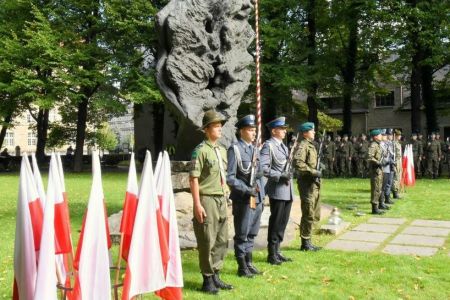 Obchody 78. rocznicy Zbrodni Katyńskiej. Przemarsz ulicami