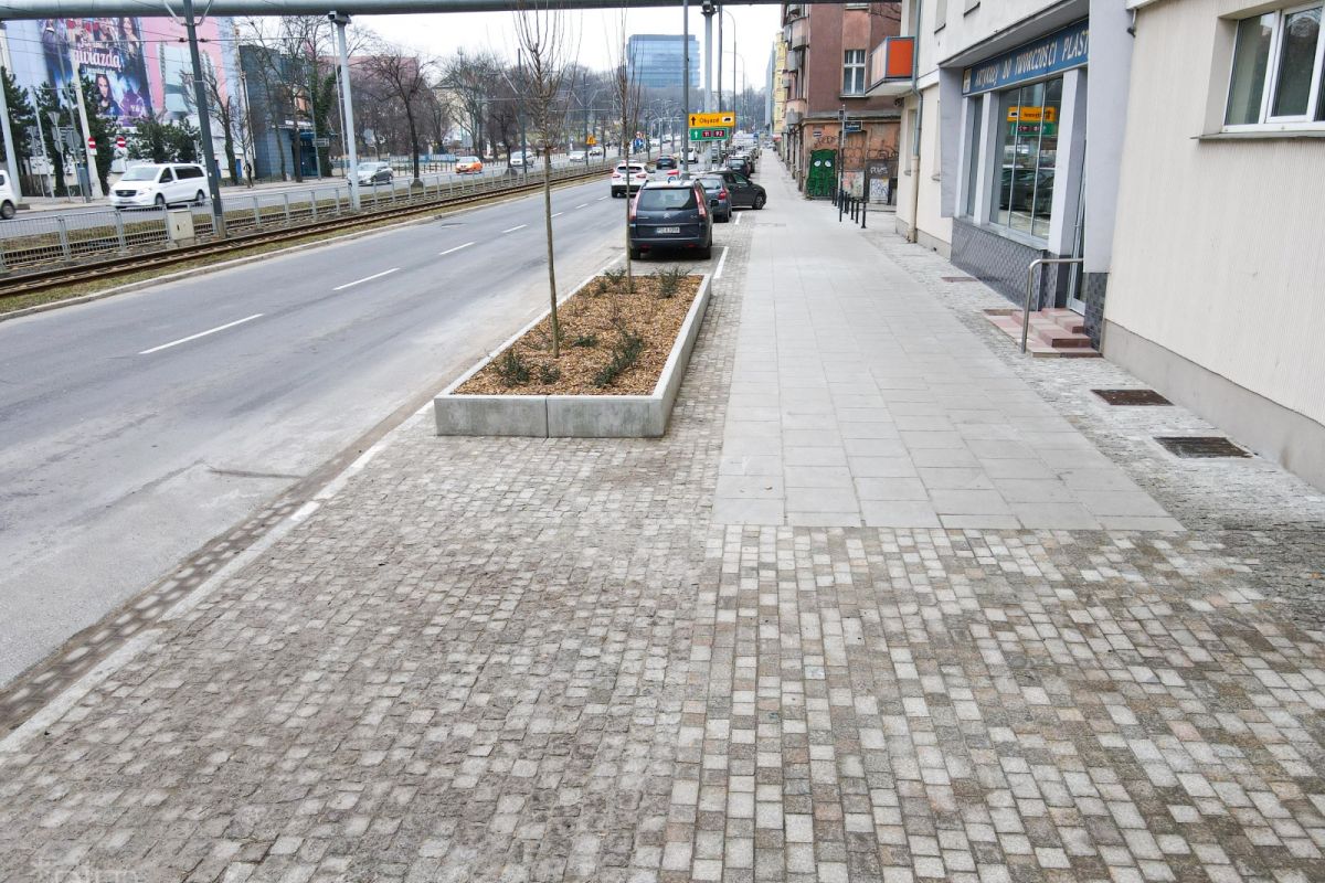 Zakończyła się przebudowa chodnika na ul. Królowej Jadwigi