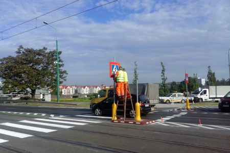 Nowe przejście dla pieszych przy moście Chrobrego