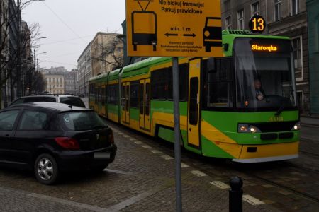 Parkuj metr od torowiska