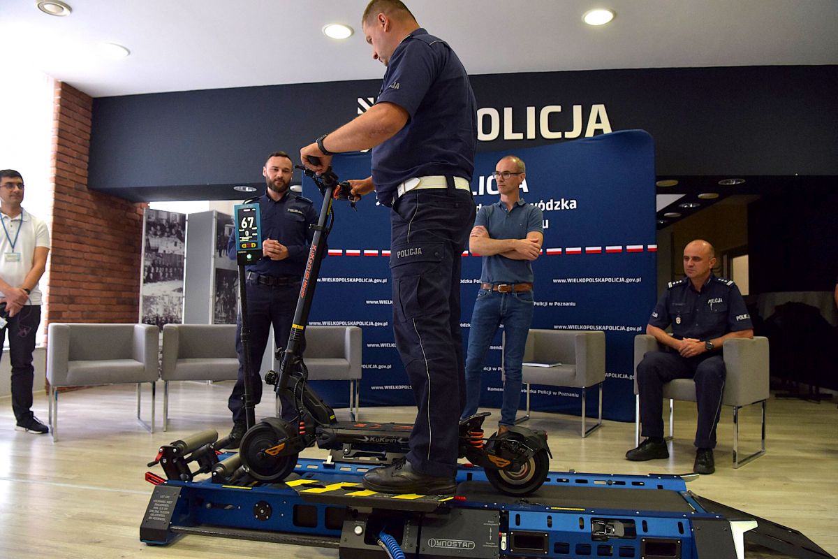 Policyjny hamulec na hulajnogi i rowery elektryczne