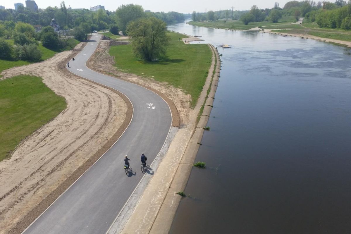 Zakaz korzystania z terenów zielonych. Co z rowerzystami?