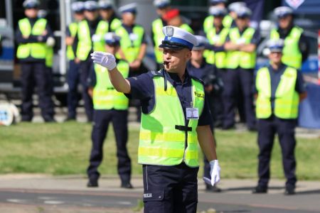 Grupa policjantów drogówki