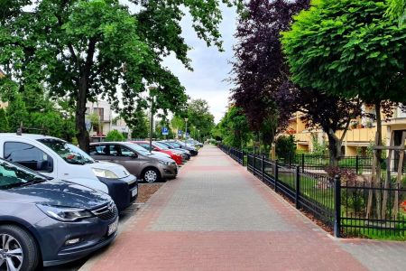 Ul. Wyłom z nowymi chodnikami i miejscami parkingowymi