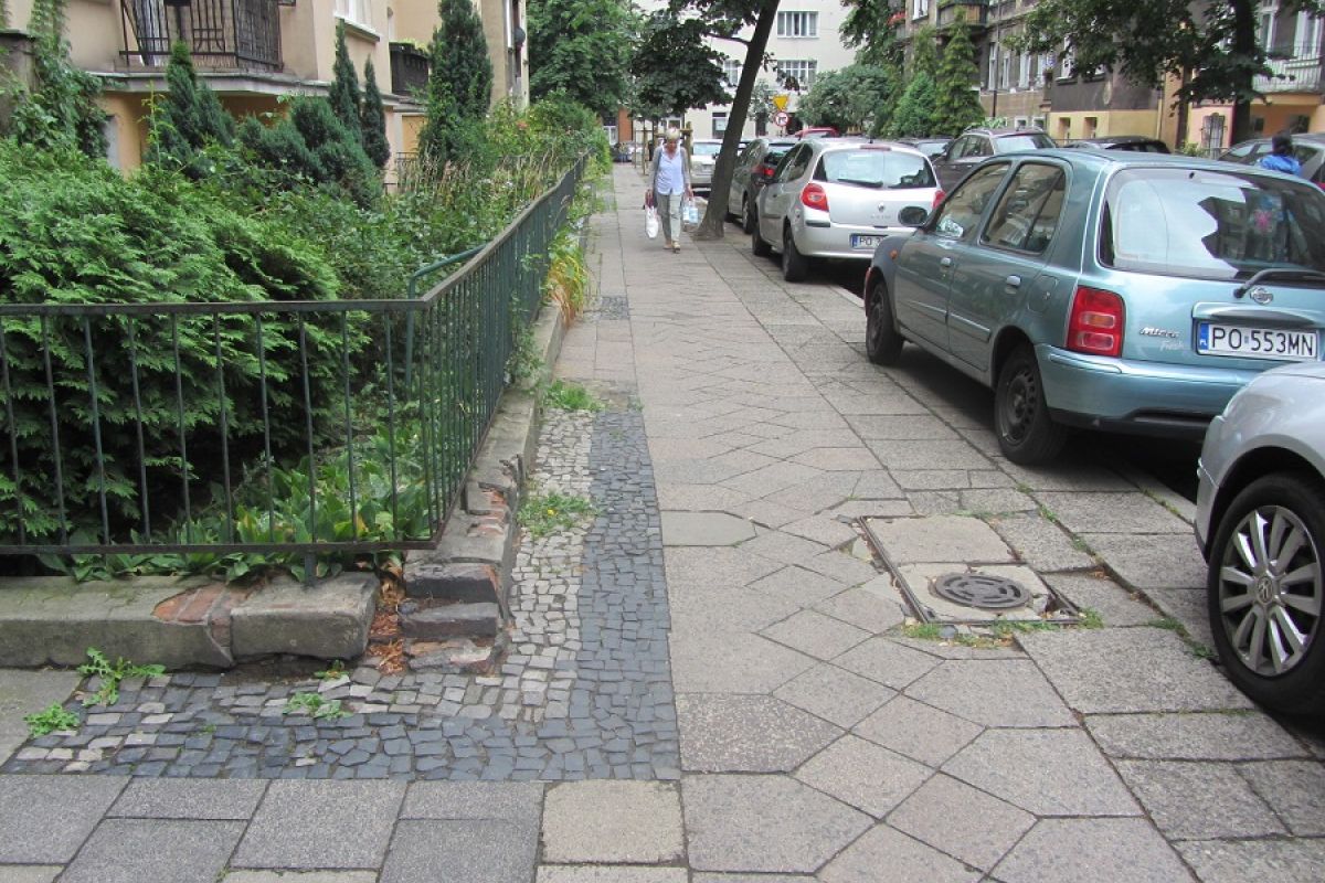 Chodnik na ulicy Poplińskich będzie jak nowy 