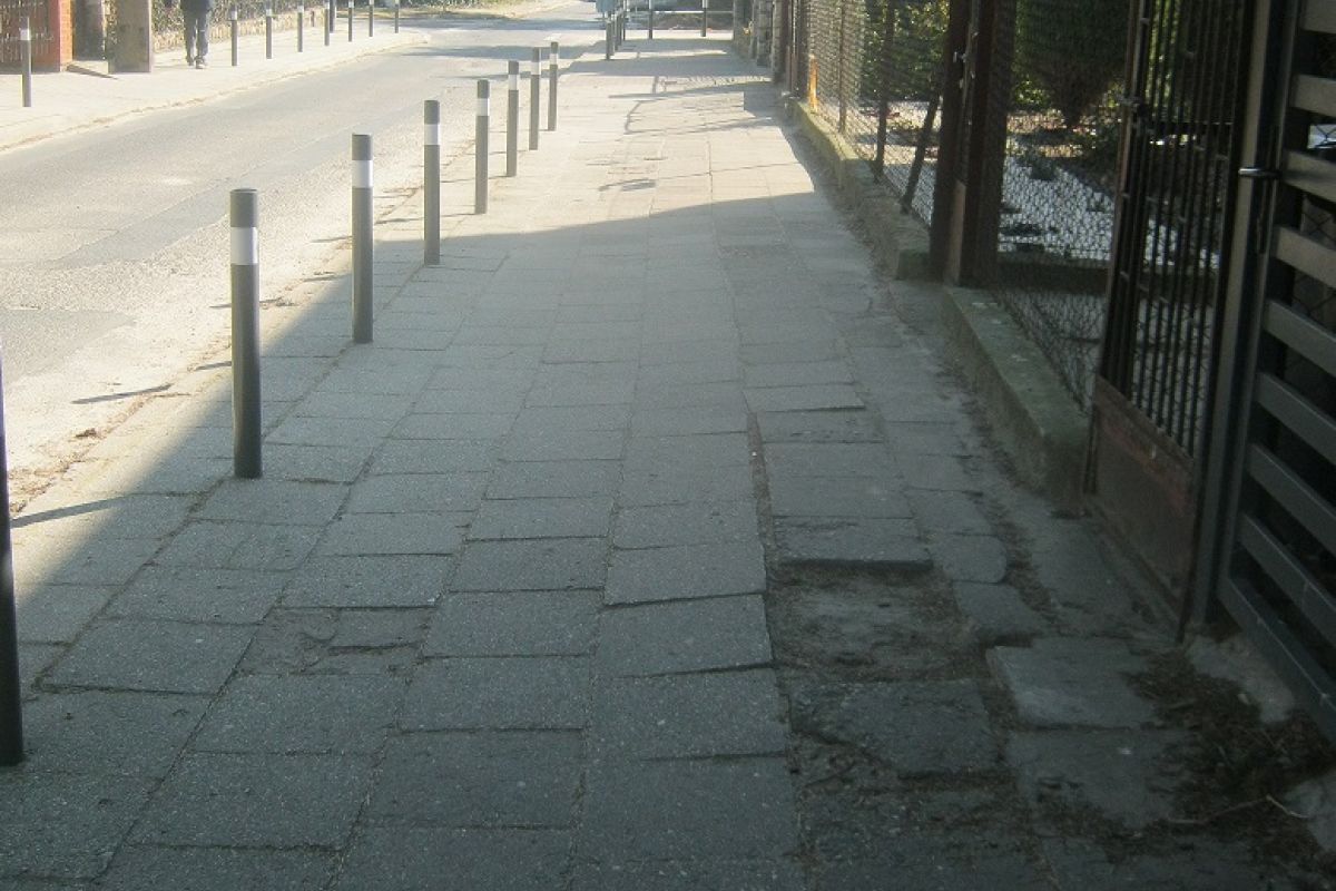Wyremontujemy chodnik na ulicy Rawickiej